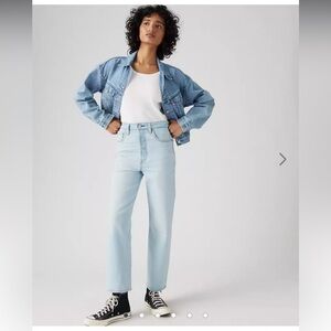 Levi’s Ribcage Straight Light Washed Jeans - Size 27